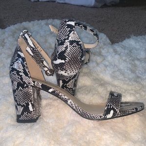 Black & White Snakeskin 3/4 Inch Heel